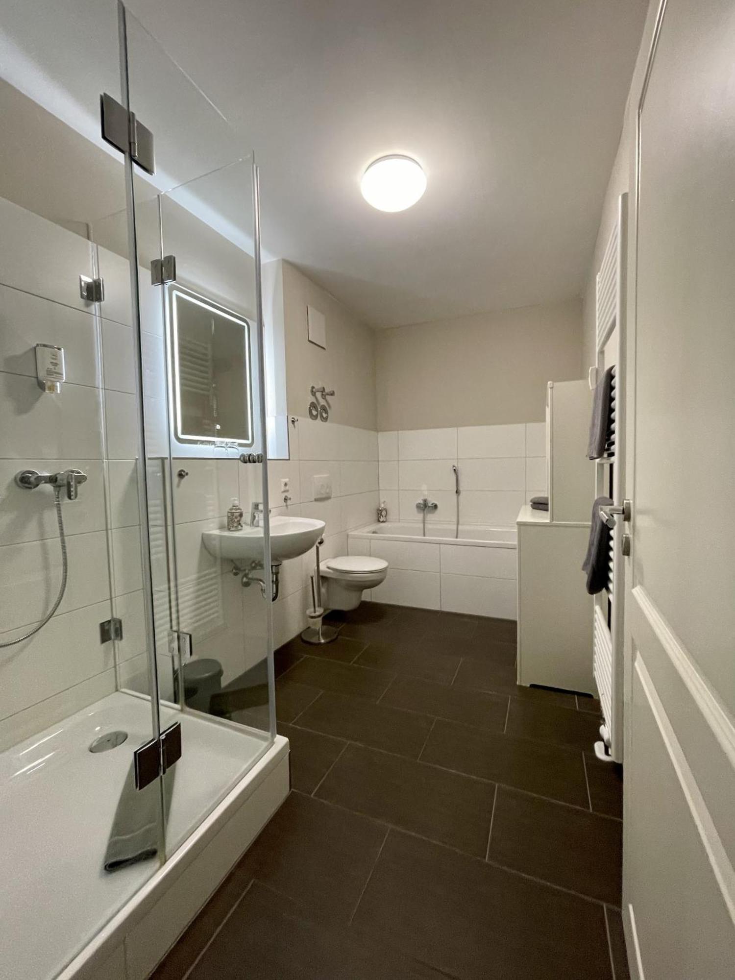 One-Bedroom Deluxe Apartment,1630883298:JPEG